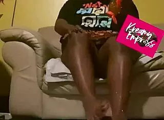 Ebony Milf Licks Honey Off Feet!