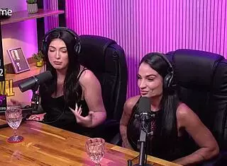 Ela Chupou A Bucetinha Da Amiga No Est�dio