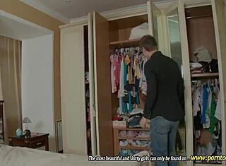 Wow, sjekk disse hete russiske 18-åringene i anal og lesbiske scener! Full film i Hotteen 18+ Vol 3! 😍