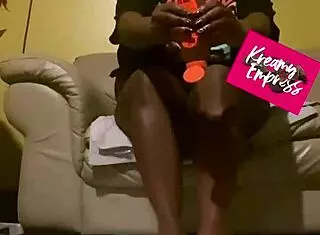 Ebony Milf Licks Honey Off Feet!
