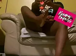 Ebony Milf Licks Honey Off Feet!