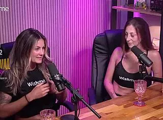 Ela Chupou A Bucetinha Da Amiga No Est�dio