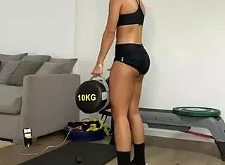 Sol Perez Shows Off Cameltoe In Casual Scene