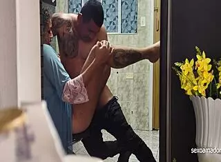 My wife has sex with Beto the neighborhood electrician in cuckold scenario