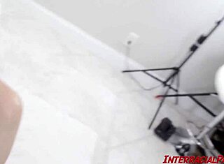 Sadie Holmes热切骑乘13英寸大黑鸡巴