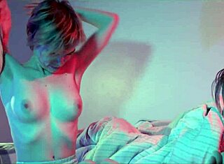 Маленькая извращенная куколка получает дикий сюрприз с обожанием ног от хитрого дяди во сне... вау! 😲