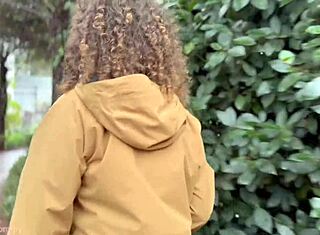 Macecha tvrdě bouchá kamaráda nevlastního syna na venkovním židovském výletu