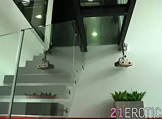 Athletic Vixen Akira May Eaten Out 😍