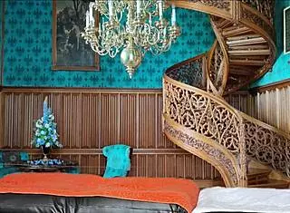 hairless shaved girl gets licked and creampied in royal massage preview