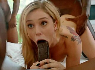 Vixenplus Lille 18+ Caprice og veninde gaber vildt i threesome