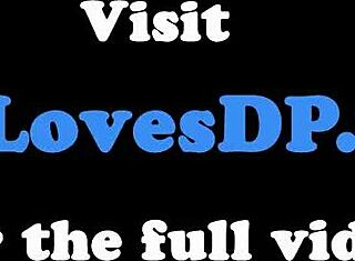 Fată tatuată ia penetrare dublă și încărcătură de jizz