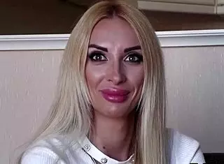 the blonde casts for porn, showing off her skills