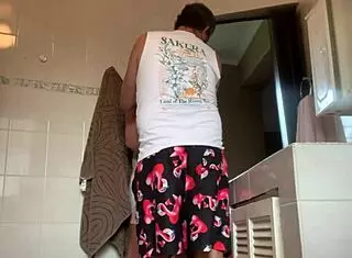 Zakaj jebem ženo svojega najboljšega prijatelja, medtem ko je v dnevni sobi