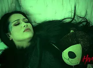 AllHerLuv Fanatic Sneak Peek s asijskou lesbickou nůžkovou akcí