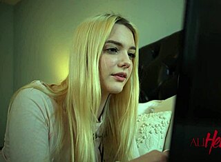 ऑलहरलव फैनेटिक स्नीक पीक एशियन लेस्बियन सिसरिंग एक्शन के साथ