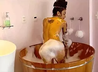 Brazilian Amateur Masturbates In Ofuro During Photo Shoot!