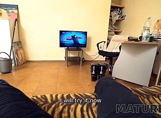 Mature4K mies houkuttelee piian intensiiviseen panemiseen sessioon