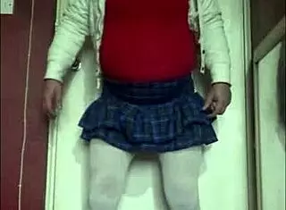 I just love filling it up and then swallowing it all in this homemade bisexual scene