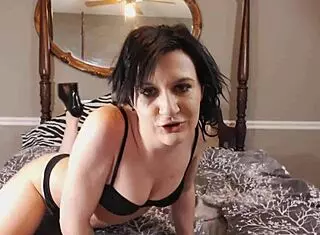 Watch amateur masturbate with vibrator!