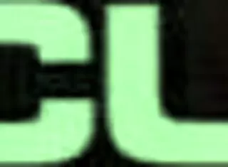 rellenando el co�o de la gordita violeta con su boca y tetas naturales