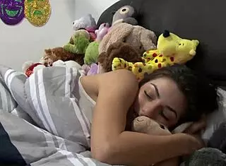 Watch me finger myself, dyke, and join in