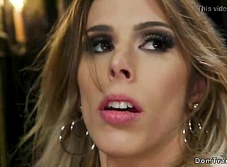 يا شباب، شوف ده الشيمل المكمم والمعصوب العيون يتعذب في لعبة الربط الشديدة