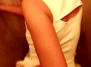 Undok pár lebukik nagy fasszal baszás közben nyilvános vécében