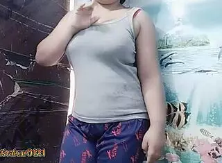 Sofia Ansari's Steamy Bathroom Show