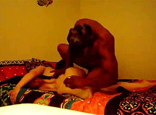 Emma treme enquanto leva o desafio de pauzão 😱