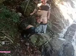 tiffany montavani com pitoco fazendo sexo na cachoeira e anozinho socou a piroca nela