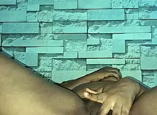 Pussy Fingering and Massaging on Xvideo with Hairless Cum