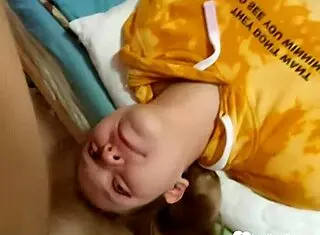 Cutie deepthroats my boner like it’s no biggie, dang!