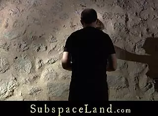 금발 미녀가 란제리와 스타킹에 묶여 채찍 맞으며 세게 박혀