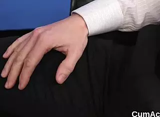 foxy peach gulps sperm after cum shot on her face 😋💦