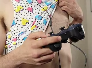 Gamer Twink Tips Driver with Tight Ass on Manroyale