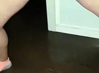 fingering leads to intense squirting session