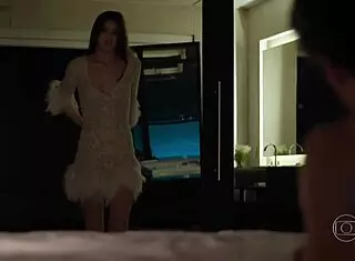 I need the name of that teen model actress