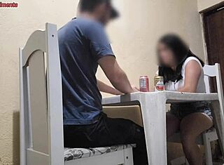 Ung 18+ latina par knaller hårdt i offentlig bar, for helvede hedt!