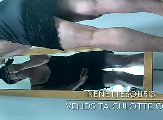 French Amateur Giantess Shows Pussy and Crushes in Foot Fetish Web Chat