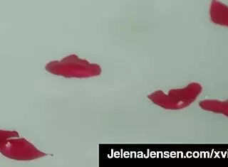 Jelena Jensen and Vanessa Veracruz finger fuck in tub