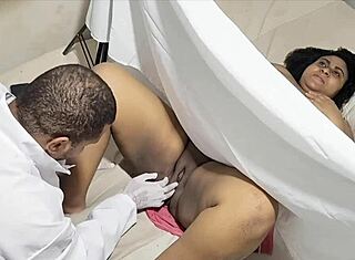 비밀 산부인과 의사가 통통한 환자를 속여 모르게 섹스 시켜