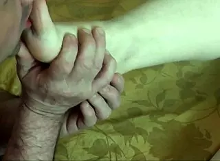 lover licks feet of sexy milf, damn she’s hot in doggy! 🔥