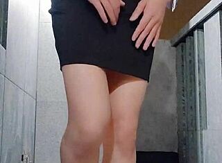 Kiinalainen ladyboy huipentuu julkisessa toimistotilassa