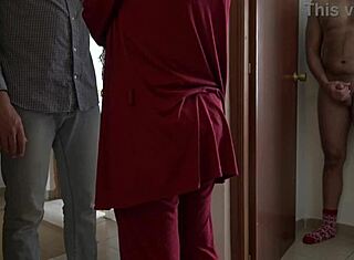 흥분한 아내가 배달원 빨아대는 거, 커클드 남편이 숨겨서 충격받으며 봐