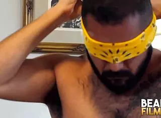 Blindfolded Avi Strider jerks off solo