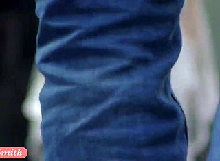 Cidade funk - Jeny Smith desfila nua em vestido transparente publicamente