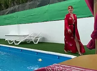 Mujer tetona sucks me in the pool while our friend watches.