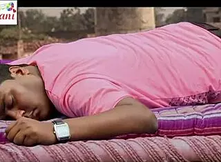 Hot Bhojpuri Song Features Exciting Nipple Show!