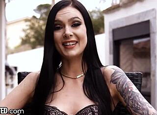 POV: tatuoitu 18+ lutka saa suunsa runkattua isolla kullilla pienet tissit heilumassa