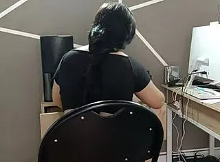 I banged the Colombian secretary with big ass in the boss's office